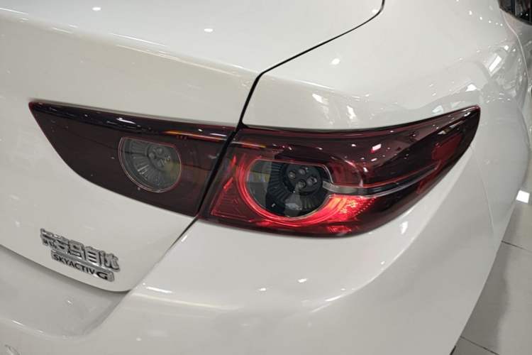 Used Mazda 3 Axela 2022 2.0L Automatic ZhiXuan Edition Right Rear Taillight