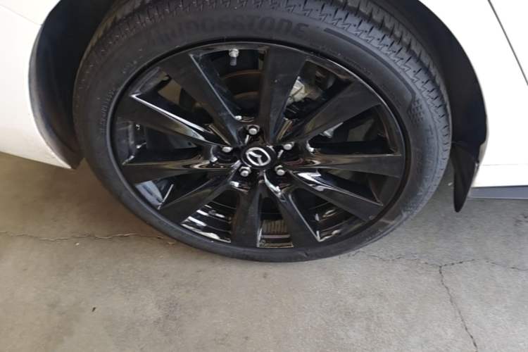 Used Mazda 3 Axela 2022 2.0L Automatic Zhi Rui Obsidian Edition Right Rear Wheel Hub