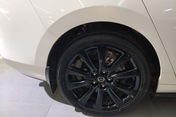 Used Mazda 3 Axela 2022 2.0L Automatic Zhi Rui Obsidian Edition Right Rear Wheel Hub