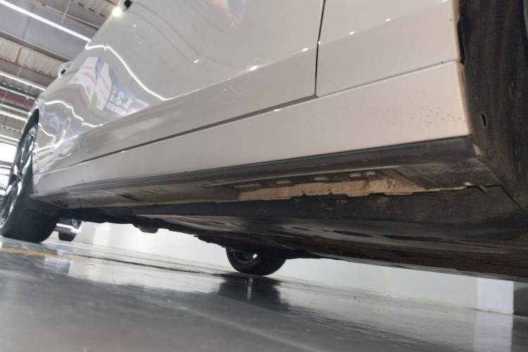 Used Mazda 3 Axela 2022 2.0L Automatic Zhi Rui Obsidian Edition Right Side Sill