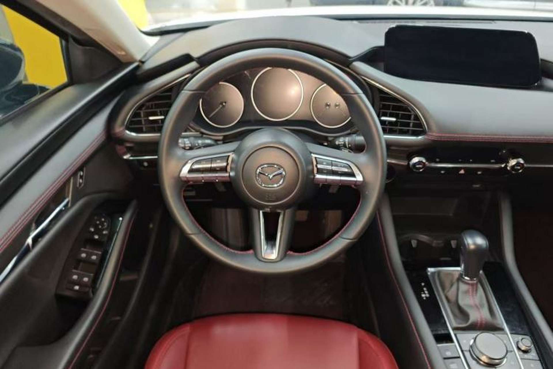Used Mazda 3 Axela 2022 2.0L Automatic Premium Black Obsidian Edition Steering Wheel