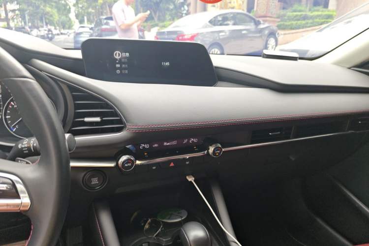 Used Mazda 3 Axela 2023 2.0L Automatic Zhiyao Edition Audio And AC Panel