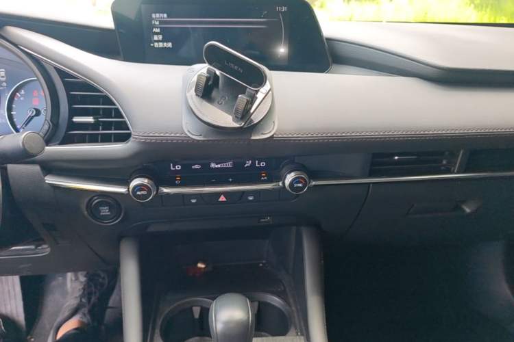 Used Mazda 3 Axela 2023 2.0L Automatic Zhiya Edition Audio And AC Panel