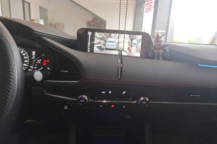 Used Mazda 3 Axela 2023 2.0L Automatic ZhiZhen Edition Audio And AC Panel