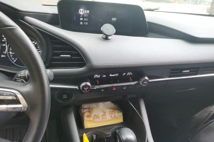 Used Mazda 3 Axela 2023 2.0L Automatic ZhiZhen Edition Audio And AC Panel
