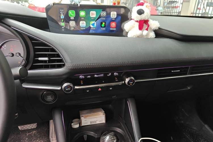 Used Mazda 3 Axela 2023 2.0L Automatic Zhiya Edition Audio And AC Panel
