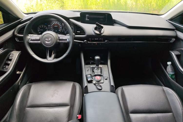 Used Mazda 3 Axela 2023 2.0L Automatic Zhiya Edition Center Console