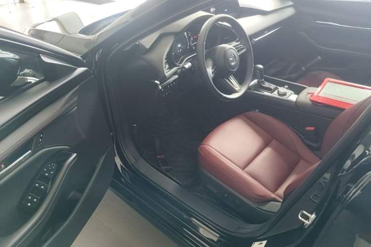 Used Mazda 3 Axela 2023 2.0L Automatic ZhiZhen Edition Driver Seat