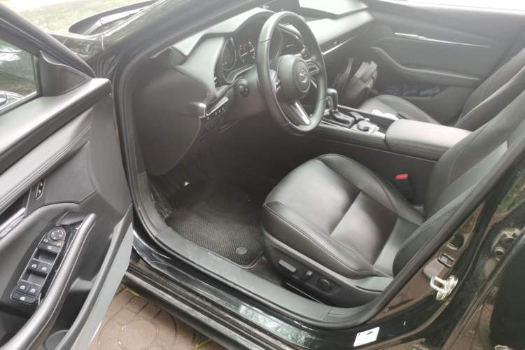 Used Mazda 3 Axela 2023 2.0L Automatic ZhiZhen Edition Driver Seat