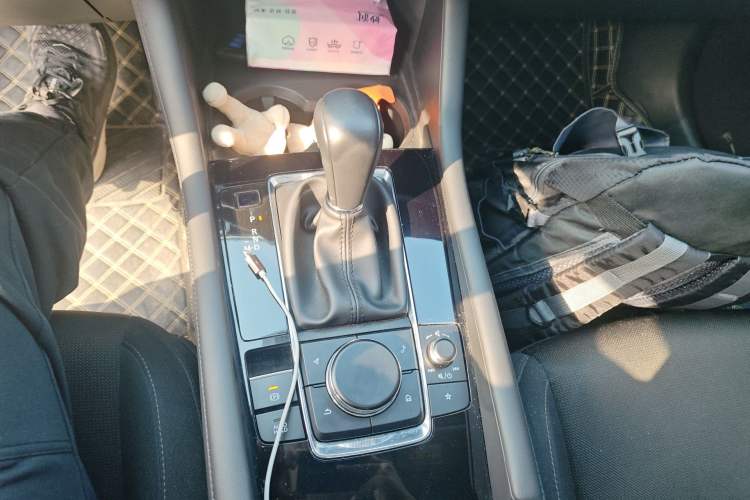 Used Mazda 3 Axela 2023 2.0L Automatic ZhiXuan Edition Gear Lever