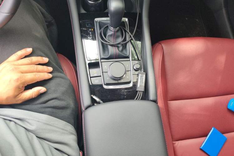 Used Mazda 3 Axela 2023 2.0L Automatic ZhiZhen Edition Gear Lever