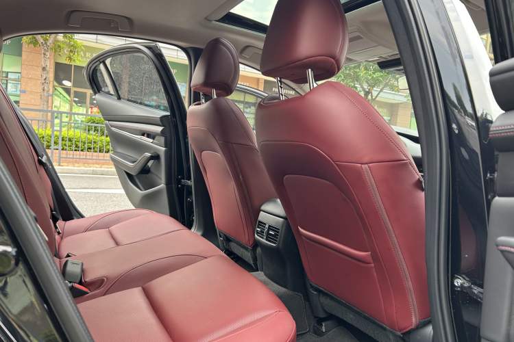 Used Mazda 3 Axela 2023 2.0L Automatic ZhiZhen Edition Interior 2