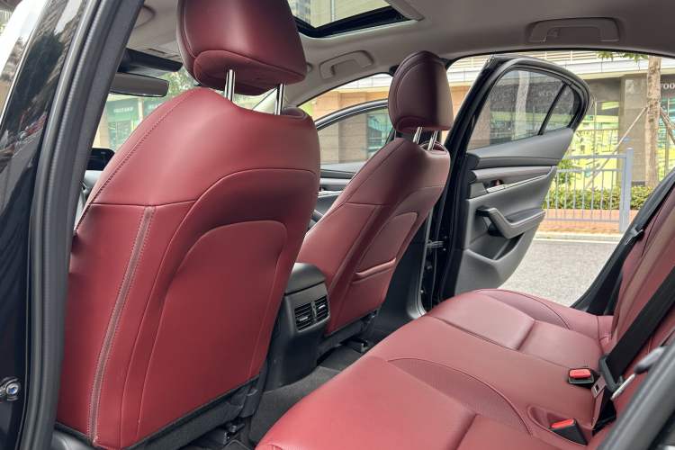 Used Mazda 3 Axela 2023 2.0L Automatic ZhiZhen Edition Interior 3