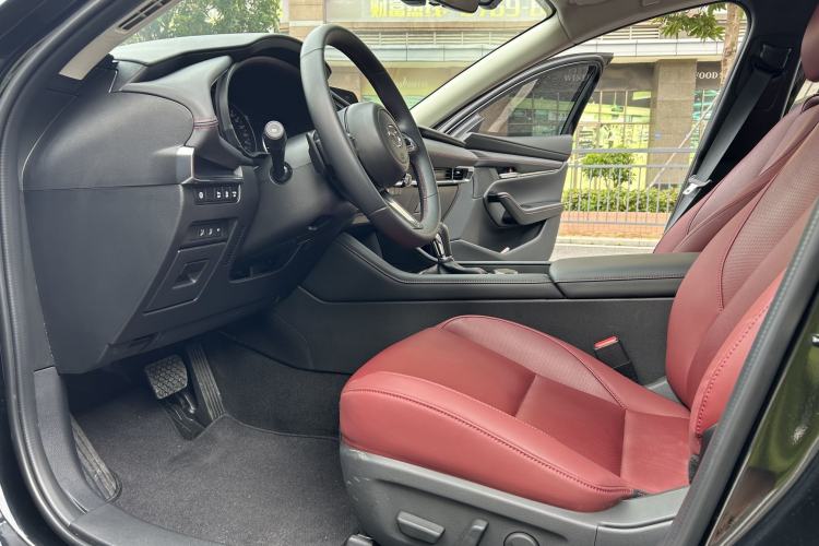 Used Mazda 3 Axela 2023 2.0L Automatic ZhiZhen Edition Interior 4