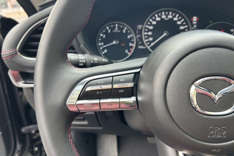 Used Mazda 3 Axela 2023 2.0L Automatic ZhiZhen Edition Interior 8