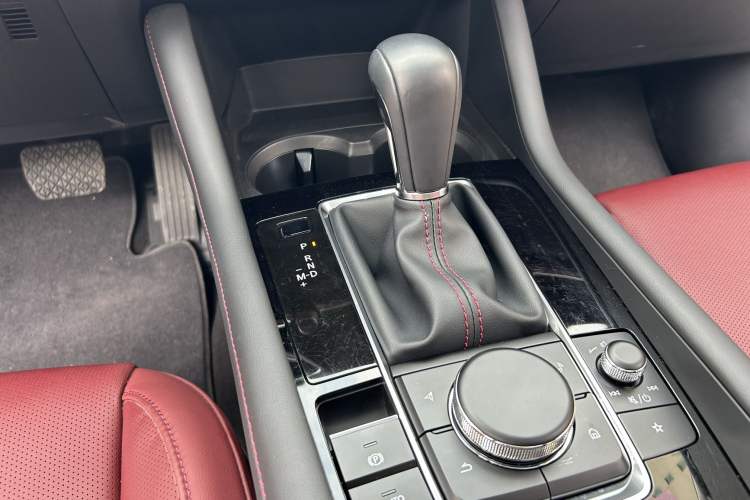 Used Mazda 3 Axela 2023 2.0L Automatic ZhiZhen Edition Interior 9