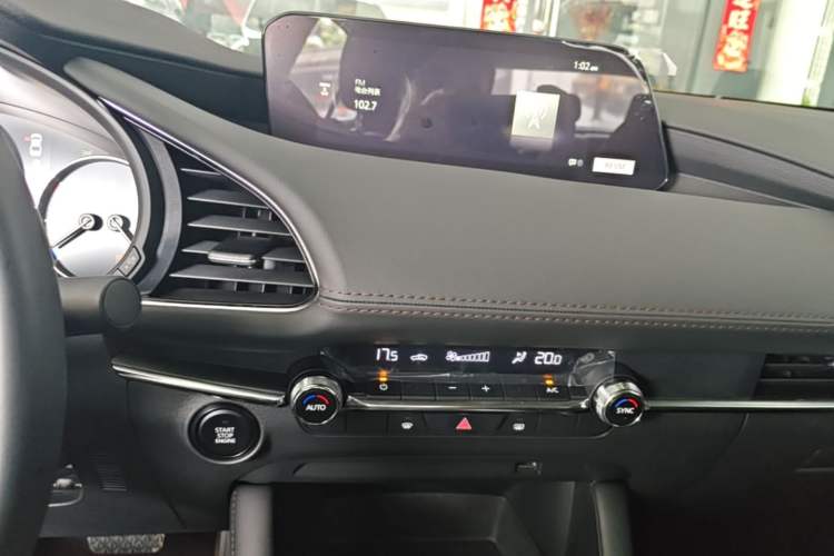 Used Mazda 3 Axela 2023 2.0L Automatic Zhiya Edition Audio And AC Panel