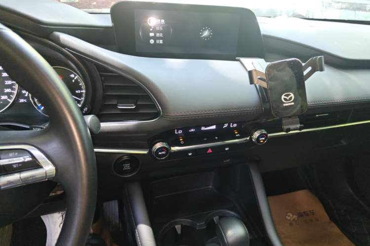 Used Mazda 3 Axela 2023 2.0L Automatic ZhiZhen Edition Audio And AC Panel