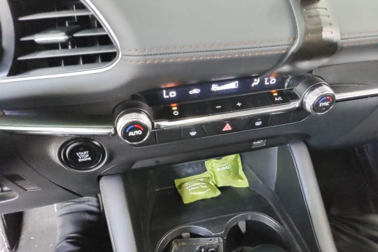Used Mazda 3 Axela 2023 2.0L Automatic ZhiXuan Edition Audio And AC Panel