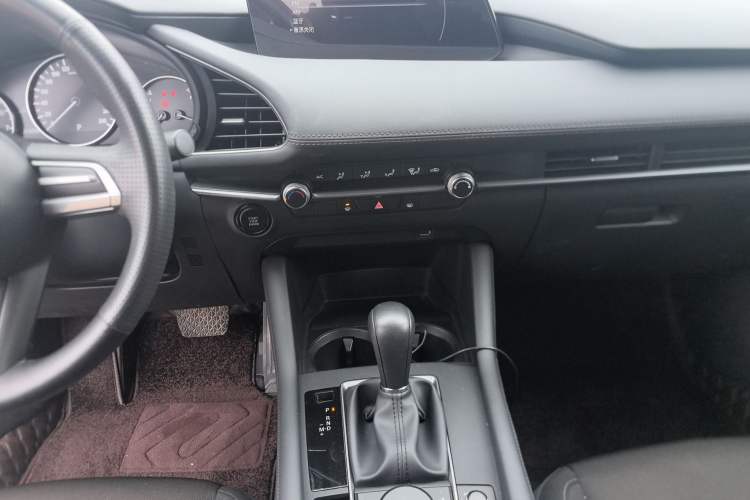 Used Mazda 3 Axela 2023 2.0L Automatic Zhiqing Edition Audio And AC Panel