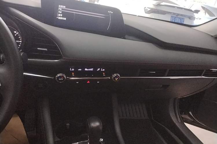 Used Mazda 3 Axela 2023 2.0L Automatic ZhiZhen Edition Audio And AC Panel