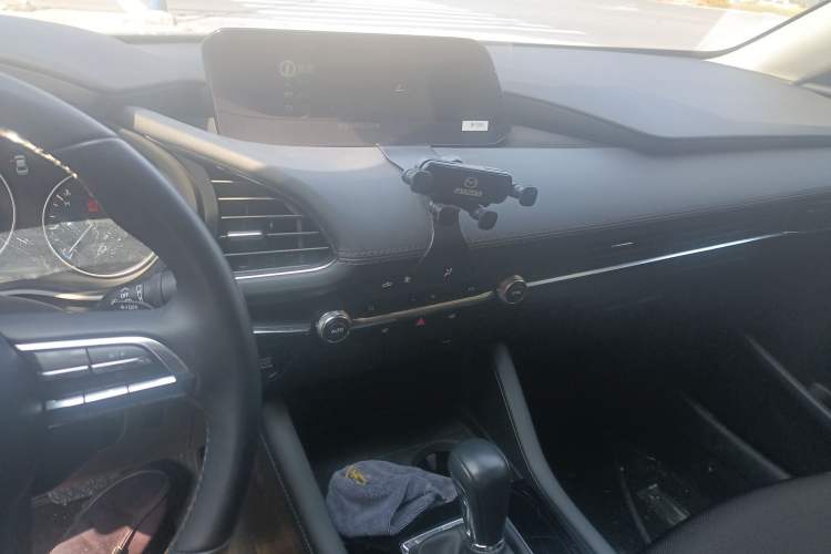 Used Mazda 3 Axela 2023 2.0L Automatic ZhiXuan Edition Audio And AC Panel