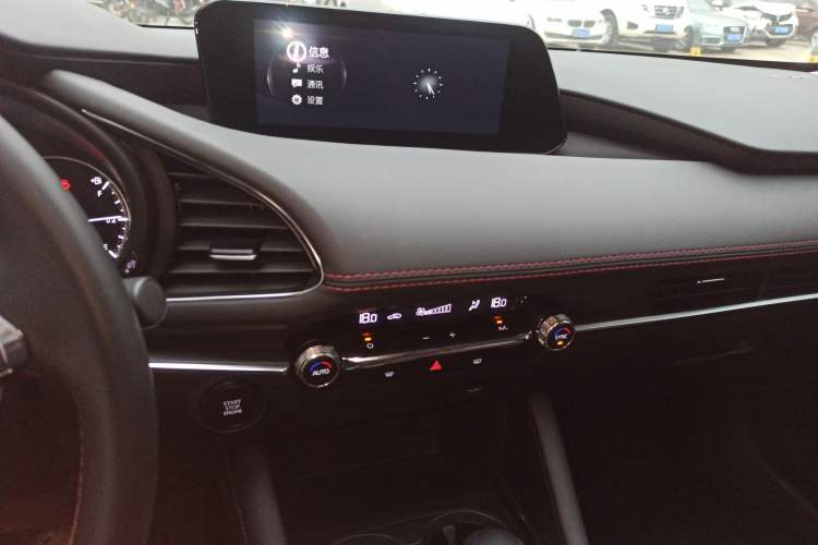 Used Mazda 3 Axela 2023 2.0L Automatic ZhiZhen Edition Audio And AC Panel