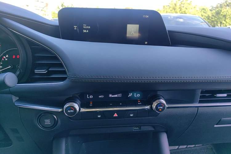 Used Mazda 3 Axela 2023 2.0L Automatic ZhiXuan Edition Audio And AC Panel