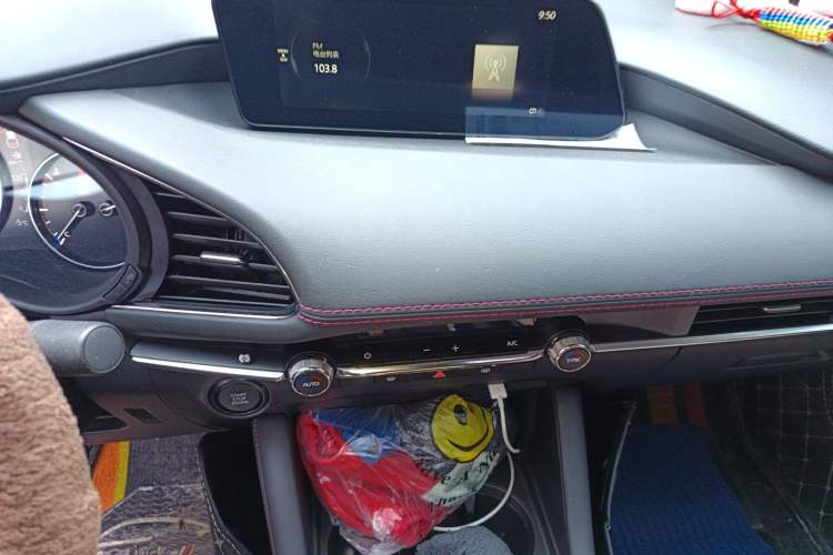 Used Mazda 3 Axela 2023 2.0L Automatic ZhiZhen Edition Audio And AC Panel