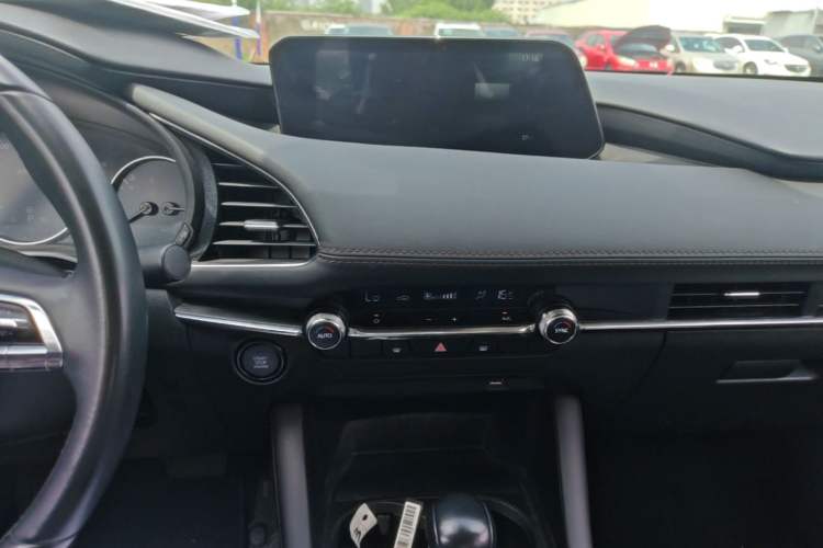 Used Mazda 3 Axela 2023 2.0L Automatic ZhiZhen Edition Audio And AC Panel