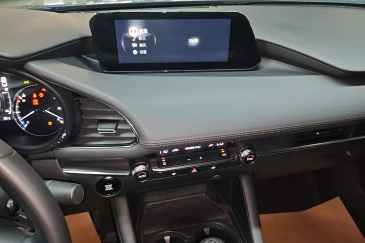 Used Mazda 3 Axela 2023 2.0L Automatic Zhiya Edition Audio And AC Panel