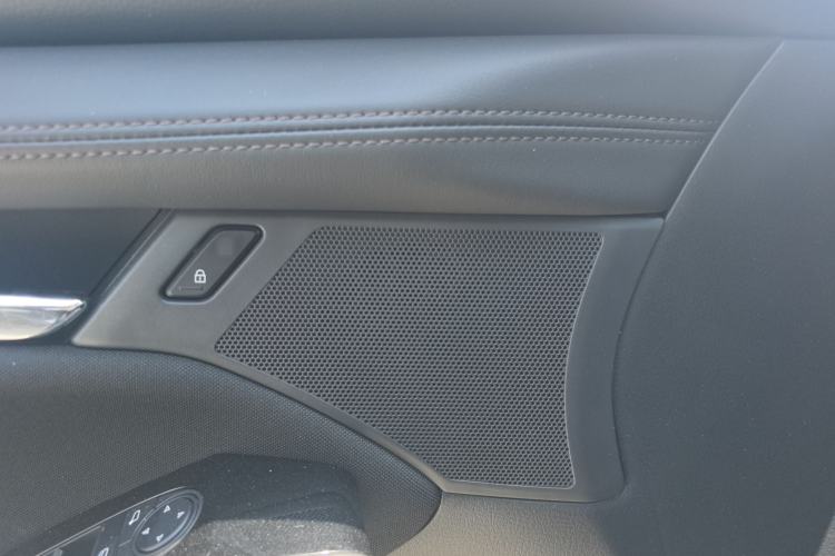 Used Mazda 3 Axela 2023 2.0L Automatic ZhiXuan Edition Audio And AC Panel