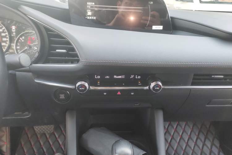 Used Mazda 3 Axela 2023 2.0L Automatic ZhiZhen Edition Audio And AC Panel