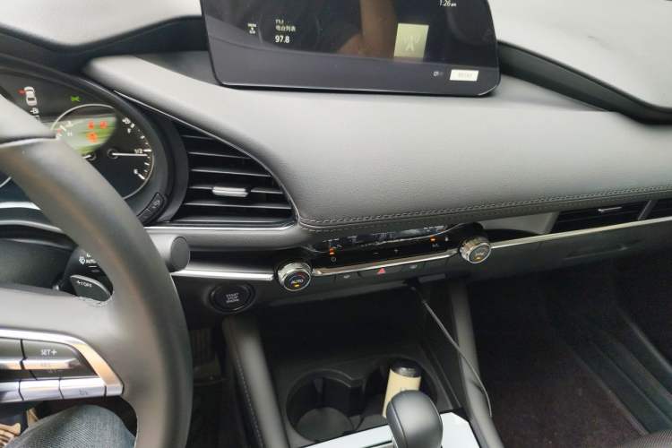 Used Mazda 3 Axela 2023 2.0L Automatic Zhiya Edition Audio And AC Panel