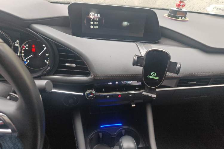 Used Mazda 3 Axela 2023 2.0L Automatic ZhiXuan Edition Audio And AC Panel