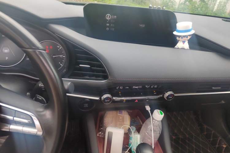 Used Mazda 3 Axela 2023 2.0L Automatic ZhiXuan Edition Audio And AC Panel