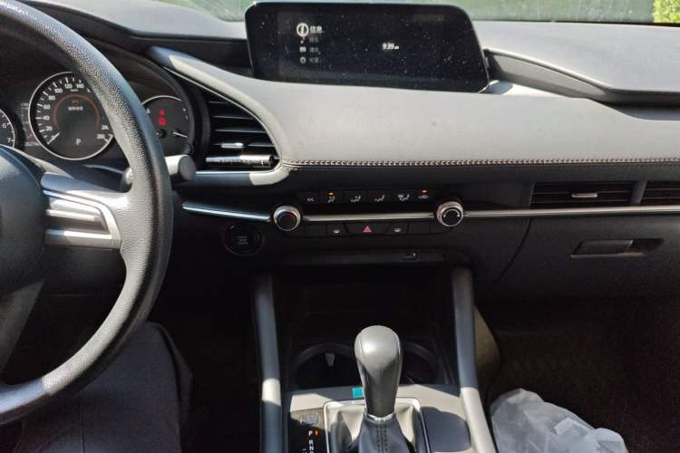 Used Mazda 3 Axela 2023 2.0L Automatic Zhiqing Edition Audio And AC Panel