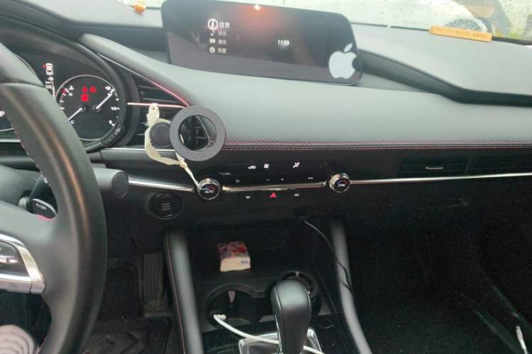 Used Mazda 3 Axela 2023 2.0L Automatic ZhiZhen Edition Audio And AC Panel