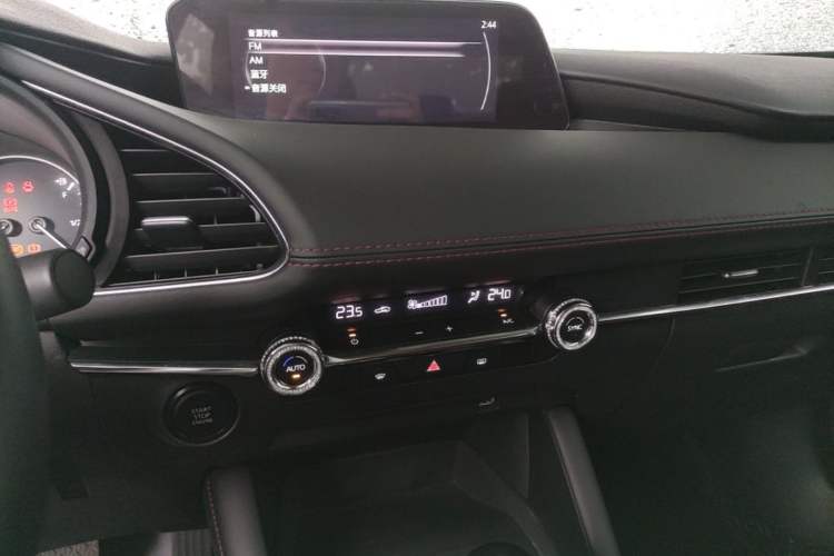 Used Mazda 3 Axela 2023 2.0L Automatic Zhiya Edition Audio And AC Panel