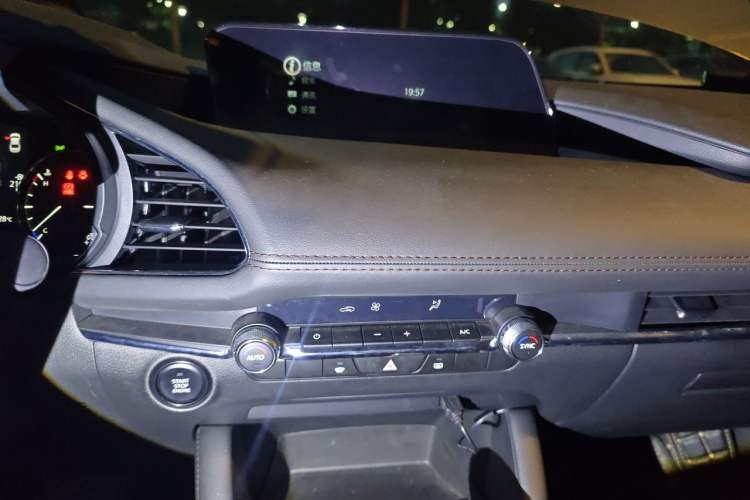 Used Mazda 3 Axela 2023 2.0L Automatic ZhiZhen Edition Audio And AC Panel