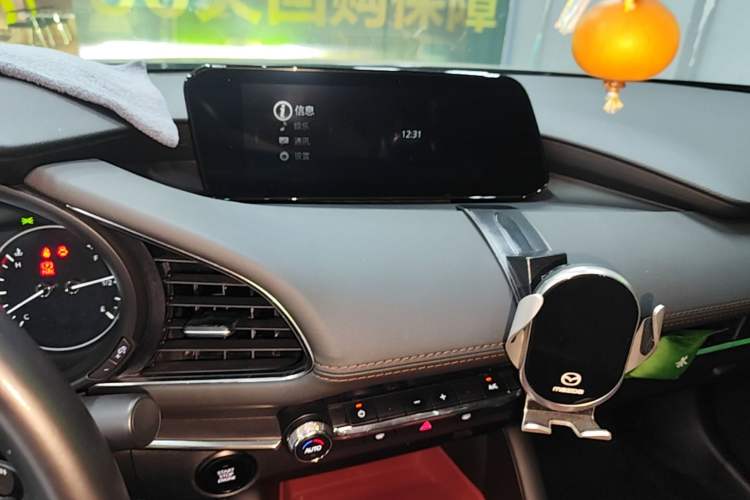 Used Mazda 3 Axela 2023 2.0L Automatic Zhiya Edition Audio And AC Panel