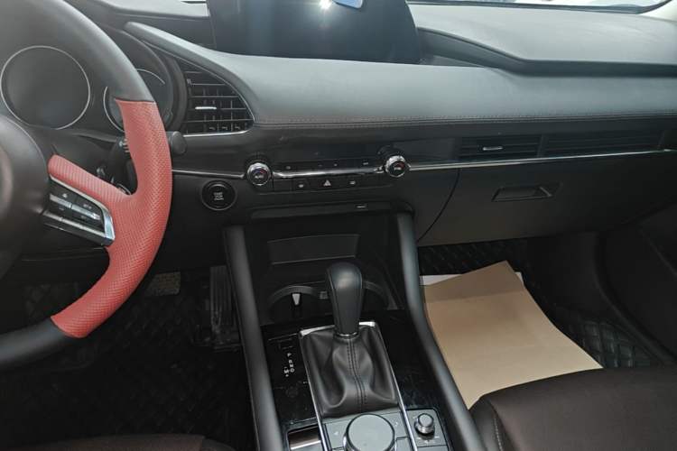 Used Mazda 3 Axela 2023 2.0L Automatic ZhiZhen Edition Audio And AC Panel