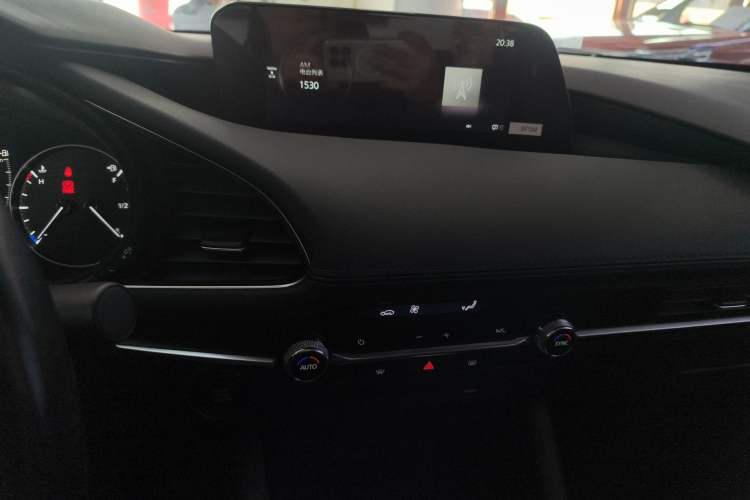 Used Mazda 3 Axela 2023 2.0L Automatic ZhiZhen Edition Audio And AC Panel