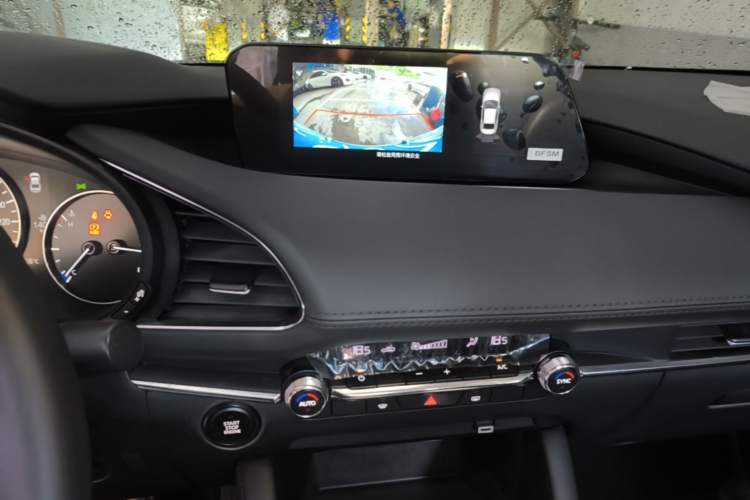 Used Mazda 3 Axela 2023 2.0L Automatic Zhiyao Edition Audio And AC Panel