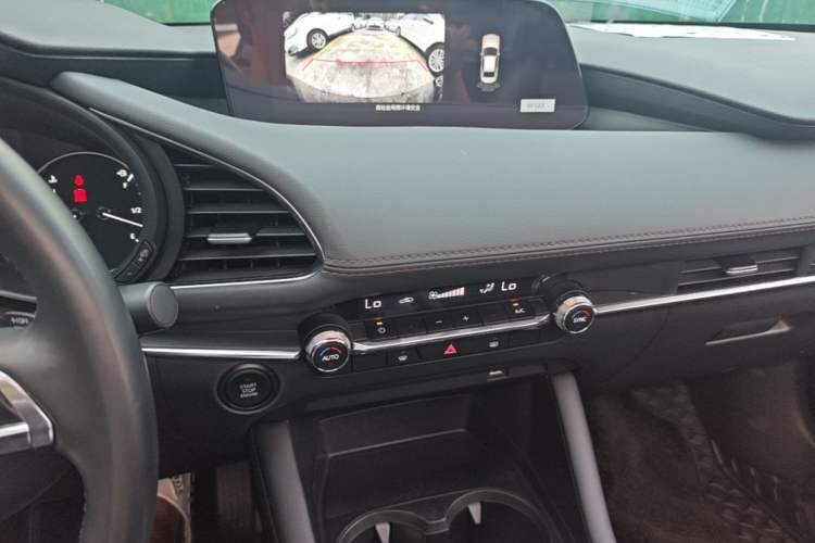 Used Mazda 3 Axela 2023 2.0L Automatic Zhiya Edition Audio And AC Panel