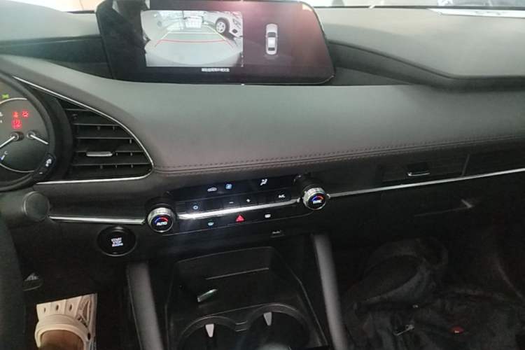 Used Mazda 3 Axela 2023 2.0L Automatic ZhiXuan Edition Audio And AC Panel