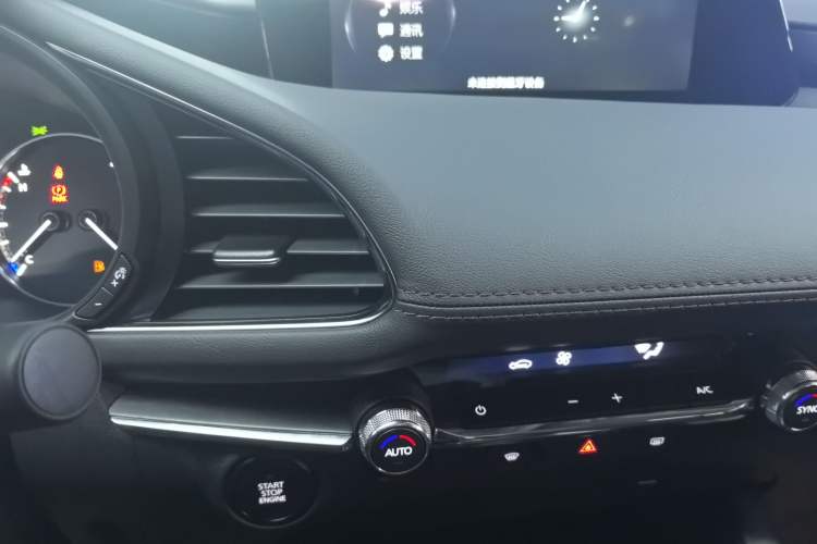 Used Mazda 3 Axela 2023 2.0L Automatic ZhiZhen Edition Audio And AC Panel