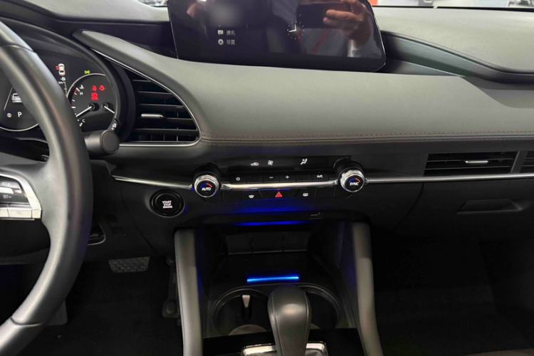 Used Mazda 3 Axela 2023 2.0L Automatic ZhiZhen Edition Audio And AC Panel