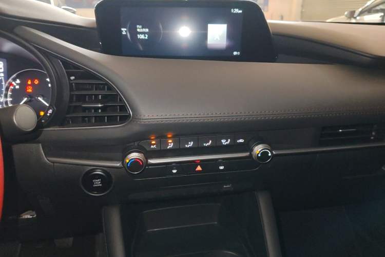 Used Mazda 3 Axela 2023 1.5L Manual ZhiMei Edition Audio And AC Panel