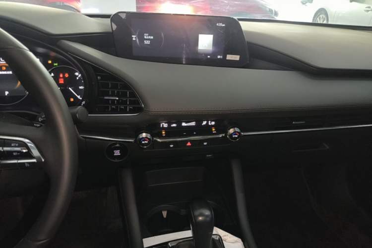 Used Mazda 3 Axela 2023 2.0L Automatic ZhiXuan Edition Audio And AC Panel
